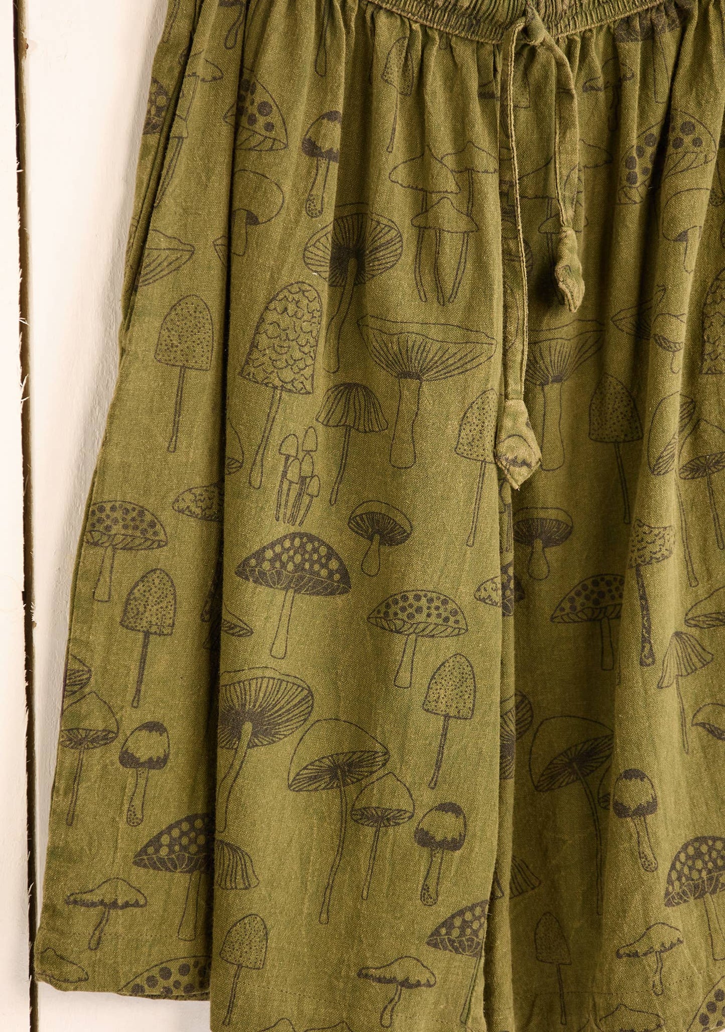 Mushroom Shorts: Khaki(K) / Medium/Large(ML)